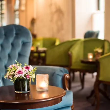 The Town House (adults Only) بيت ضيافة 3*
