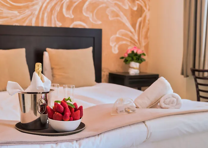 The Town House (adults Only) بيت ضيافة 3*