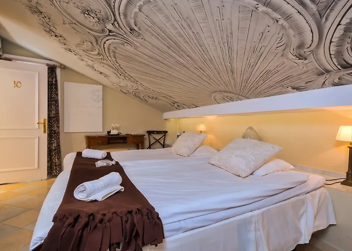 The Town House (adults Only) بيت ضيافة 3*